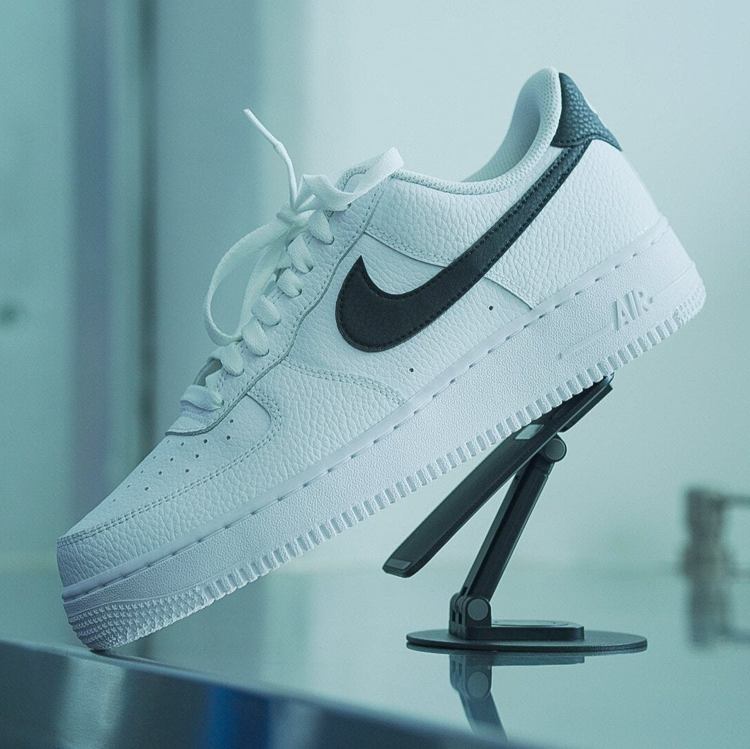 AIRFORCE 1 WHITE AND BLACK