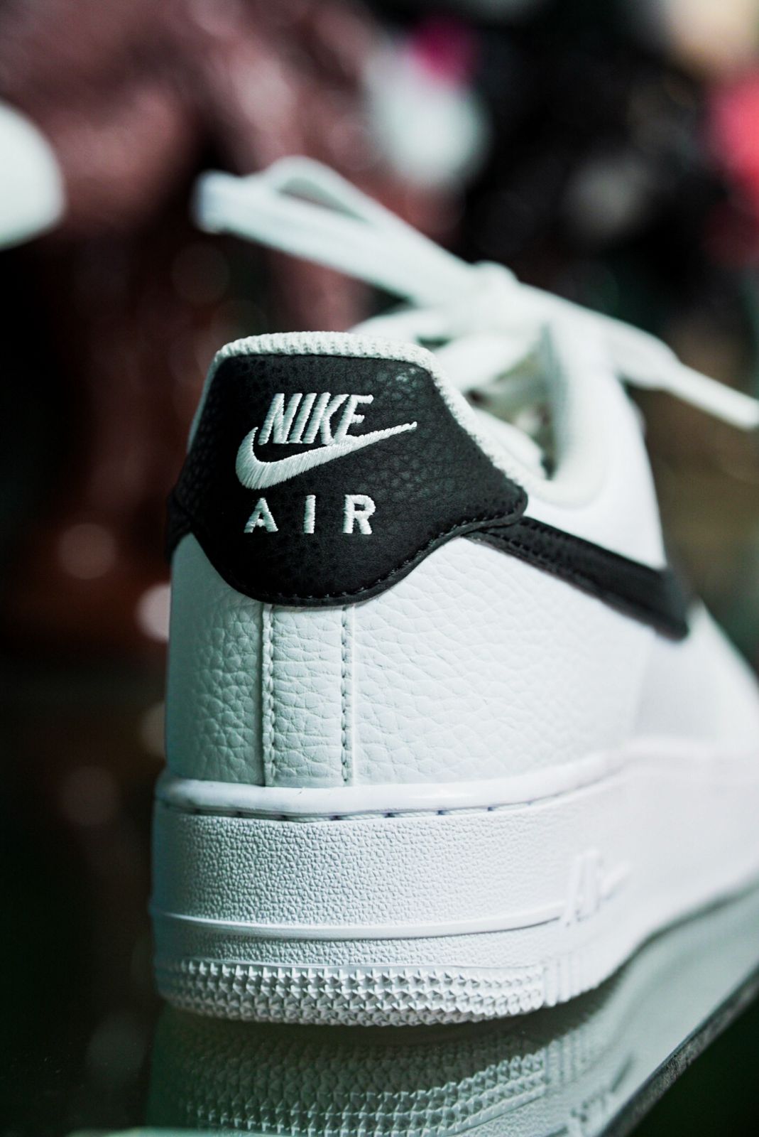 AIRFORCE 1 WHITE AND BLACK