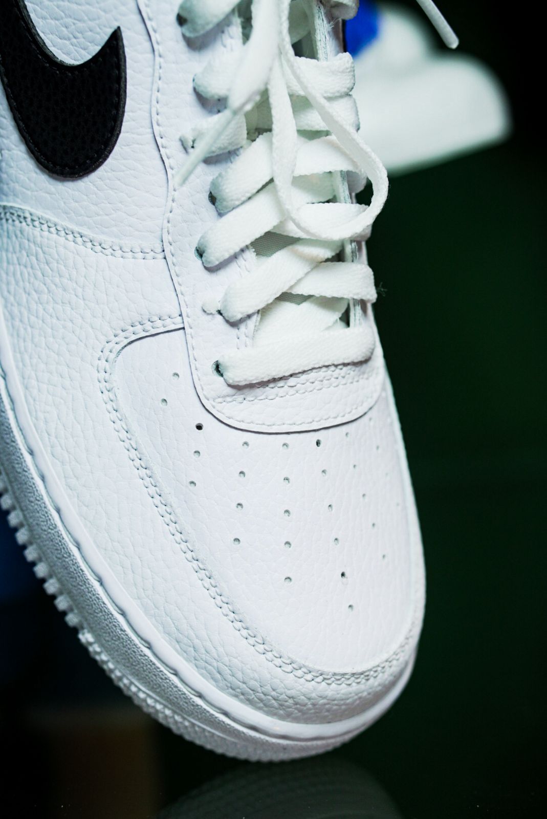 AIRFORCE 1 WHITE AND BLACK